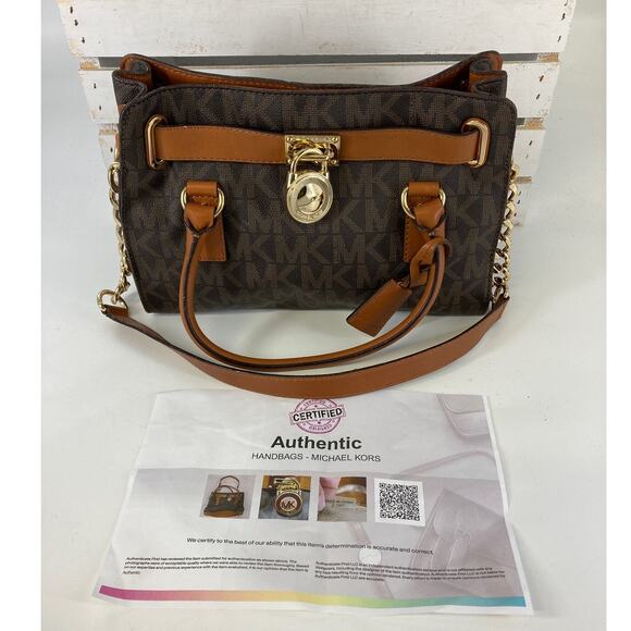 MICHAEL KORS SIGNATURE SAFFIANO LEATHER MEDIUM SHOULDER BAG - Picture 2 of 16